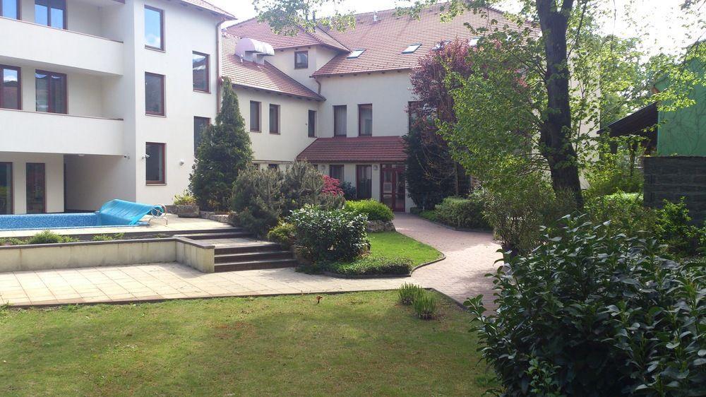 Bassiana Hotel Es Etterem Sárvár Exterior foto